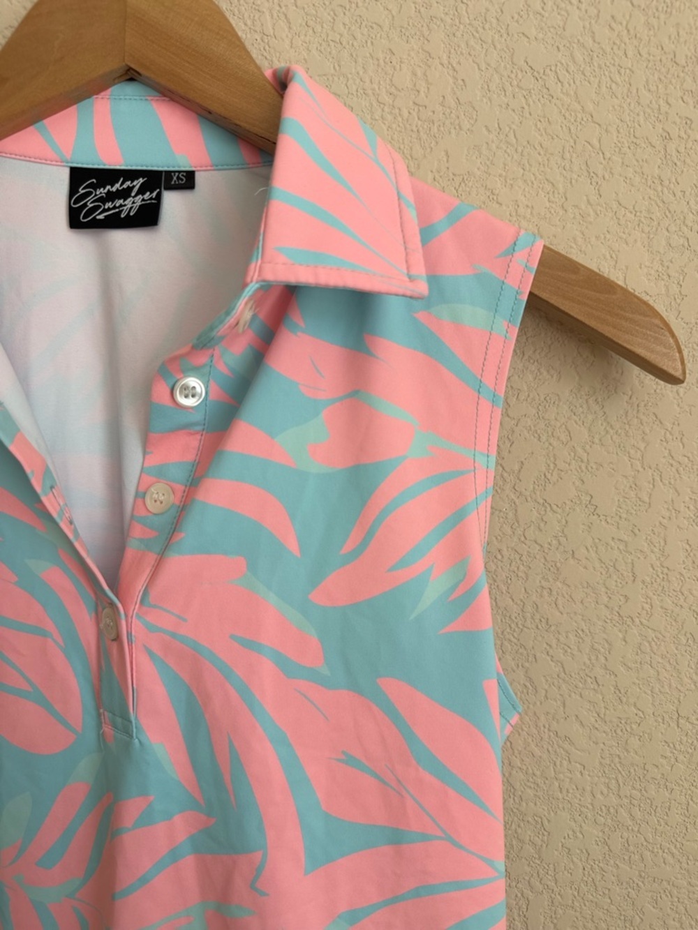 Sunday Swagger Sleeveless Golf Polo XS Blue Pink Tropical Palm Athletic Tank Top - Picture 3 of 12